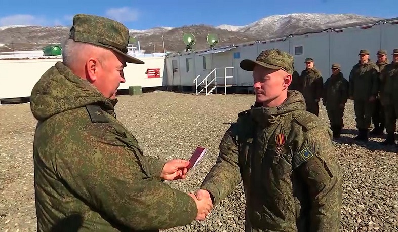 ՌԴ խաղաղապահ զորախմբի հրամանատարությունը Հայրենիքի պաշտպանի օրվա կապակցությամբ շնորհավորել է Արցախում տեղակայված ռուս զինվորականներին
