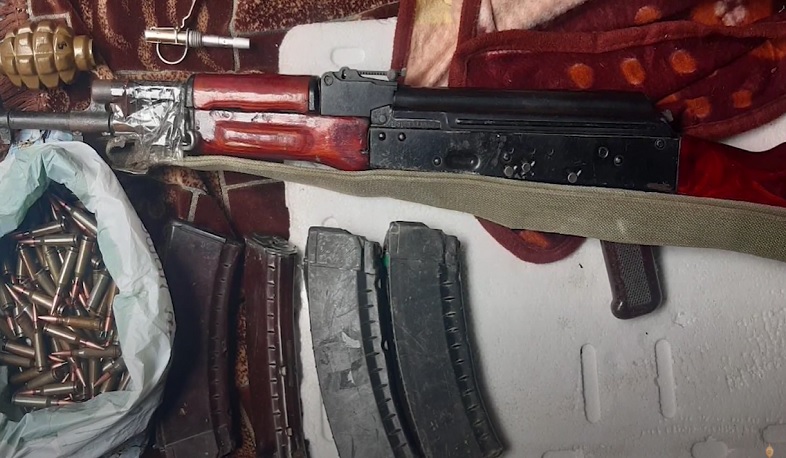 Ոստիկանություն բերման ենթարկվածի մեքենայում հայտնաբերվել են ինքնաձիգ ու նռնակ