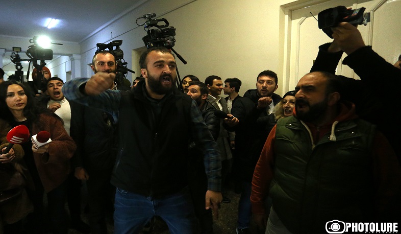 «Հայրենիքի փրկության շարժման» մի խումբ ակտիվիստներ անհնազանդության ակցիա են իրականացրել ԵՊՀ-ում