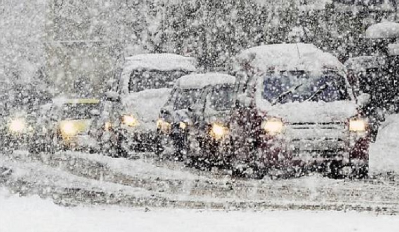 Ларс закрыт для всех видов транспортных средств из-за снежной бури
