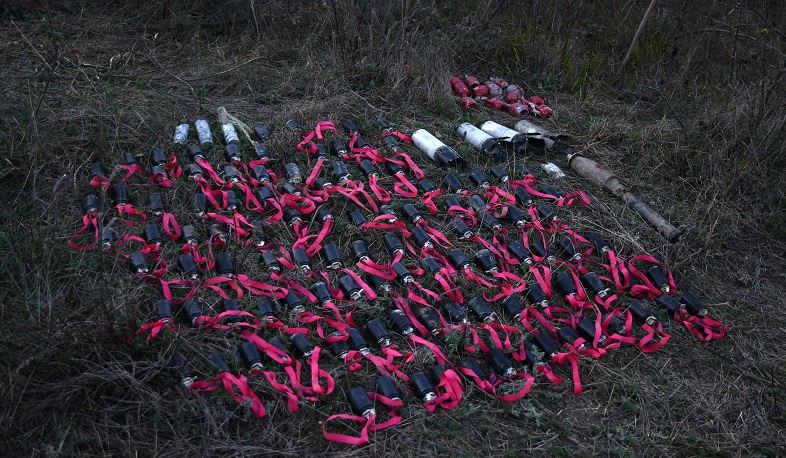 В Арцахе продолжаются работы по обезвреживанию неразорвавшихся боеприпасов
