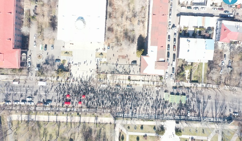 Ժամը 13։44-ի դրությամբ Բաղրամյան պողոտայի՝ ցուցարարների կողմից փակված տարածքում գտնվել է 2100 մարդ. ԻՔՄ