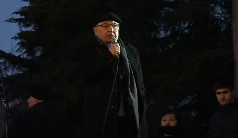 Եթե բանակը ոտքի չկանգնի, մենք պետք է կանգնեցնենք. Վազգեն Մանուկյան