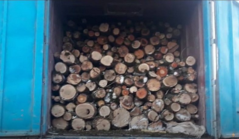 Ոստիկանության Սիսիանի բաժին տեղափոխված բեռնատարը բարձված է եղել մոտ 25 խմ ապօրինի փայտանյութով