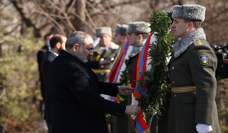 Никол Пашинян почтил память жертв Сумгаитских погромов