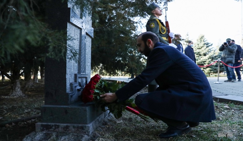 Արարատ Միրզոյանը հարգանքի տուրք է մատուցել Սումգայիթի ջարդերի զոհերի հիշատակին