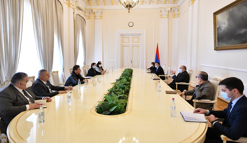 Արմեն Սարգսյանը հանդիպել է ԱԺ խմբակցություններում չընդգրկված մի խումբ պատգամավորների հետ