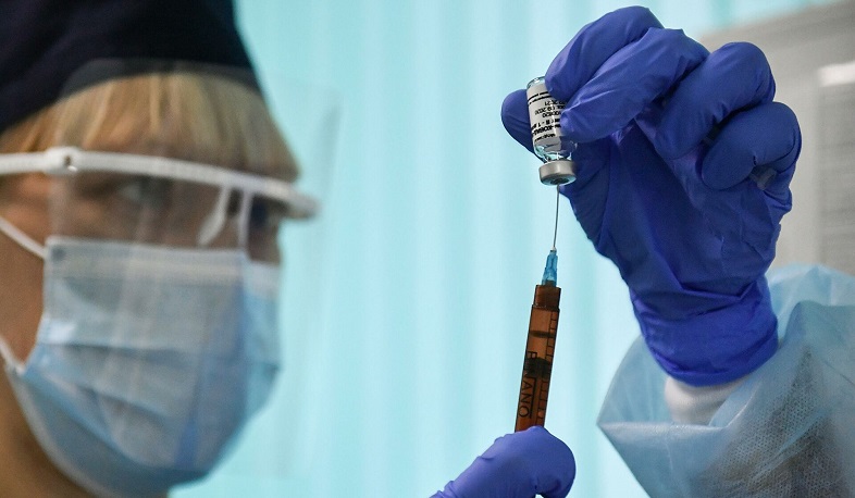 В Москве добровольцев начали прививать вакциной «Спутник Лайт»