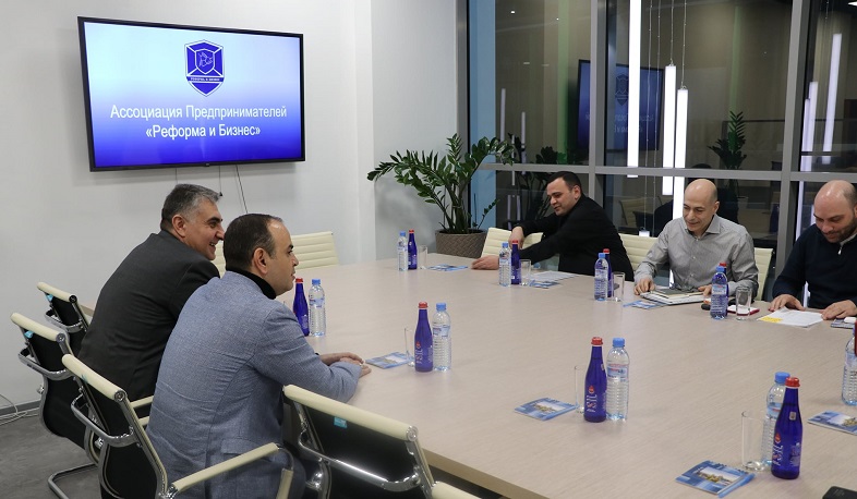 В рамках рабочего визита в Россию Заре Синанян встретился с членами ассоциации предпринимателей «Реформа и бизнес»