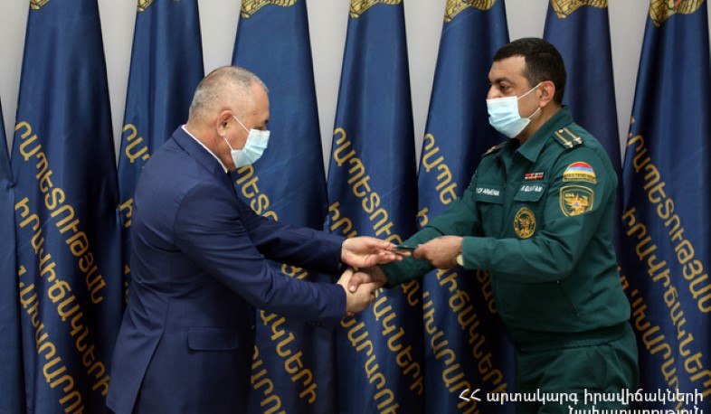 ԱԻ նախարարը սպայական կոչումներ է շնորհել