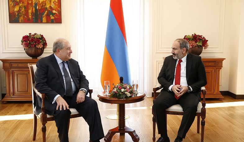 Արմեն Սարգսյանը և Նիկոլ Փաշինյանը քննարկել են երկրի ներքաղաքական իրավիճակը. նախագահի աշխատակազմ