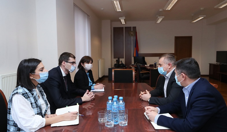 Մեսրոպ Առաքելյանը հանդիպել է Իզմիրլյան հիմնադրամի հայաստանյան գրասենյակի տնօրենի հետ