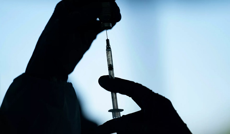 В Японии умерла пожилая женщина, привитая вакциной Pfizer