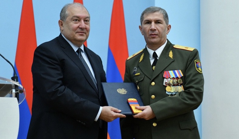 Armen Sarkissian receives Onik Gasparyan