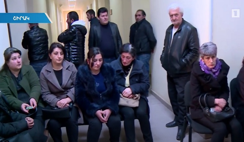 Գերեվարվածների հարազատները փակել են Շիրակի մարզպետարանի մուտքը