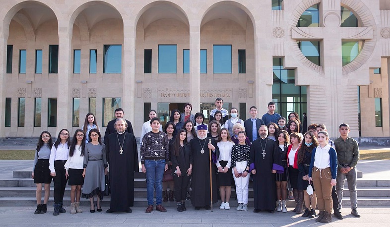 Ամենայն Հայոց Կաթողիկոսն ընդունել է «Հայոց Եկեղեցու պատմություն» առարկայի հանրապետական օլիմպիադայի հաղթողներին