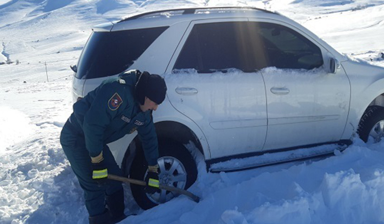 Փրկարարներն արգելափակումից դուրս են բերել 9 ավտոմեքենա, 9 քաղաքացու ցուցաբերել օգնություն