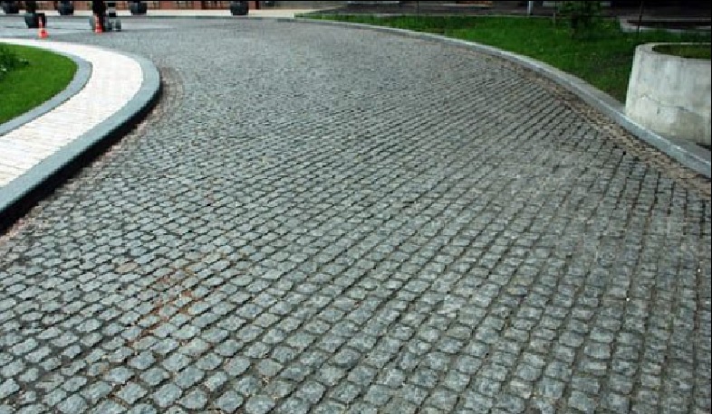 Ասֆալտապատումից բացի խրախուսվում է նաև սալարկման եղանակը