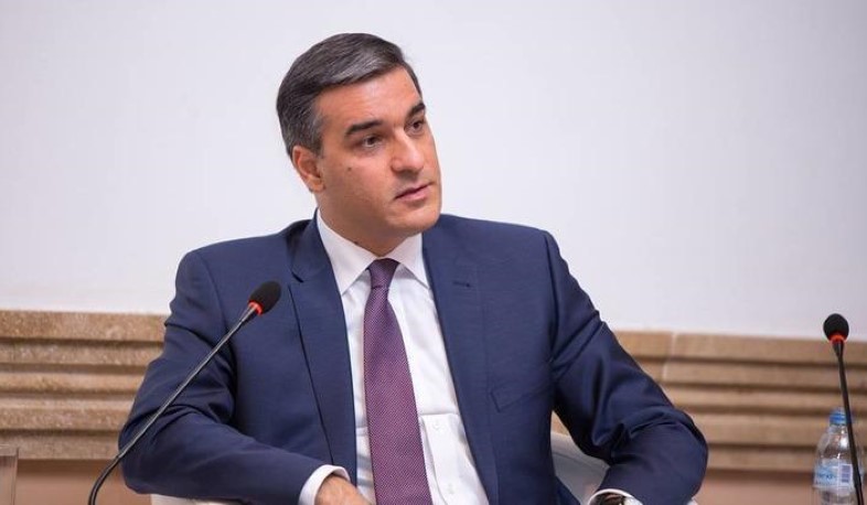 Ձեր էության վառ գույների շնորհիվ է աշխարհը փոխվում. Արման Թաթոյանի շնորհավորանքը կանանց