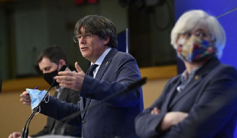 Европарламент лишил Карлеса Пучдемона депутатской неприкосновенности
