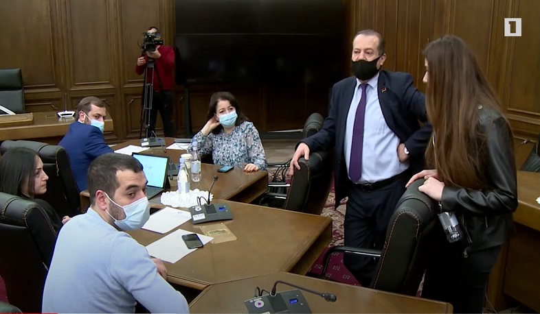 Կորոնավիրուսի հարցով ԱԺ քննիչ հանձնաժողովի նիստին ներկա են եղել միայն «Իմ քայլի» պատգամավորները