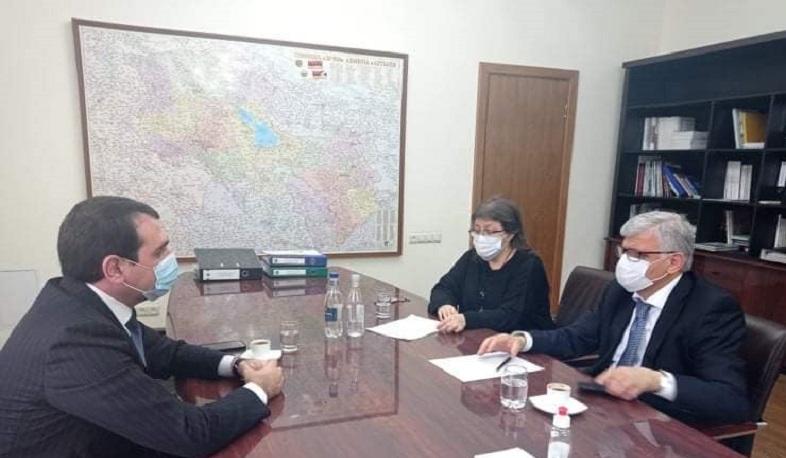 Շիրակի մարզի վթարային բնակֆոնդի խնդիրները մարզպետը քննարկել է Քաղաքաշինության կոմիտեի նախագահի հետ