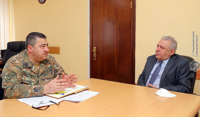 Պաշտպանության նախարարը հանդիպել է ԶՈՒ ռազմաբժշկական վարչության ղեկավար կազմի հետ