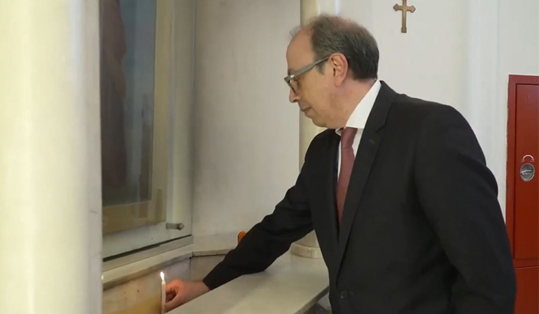 Արա Այվազյանն այցելել է Կատարի Հայոց թեմի Առաջնորդարան և շրջայց կատարել Սուրբ Նահատակաց եկեղեցում