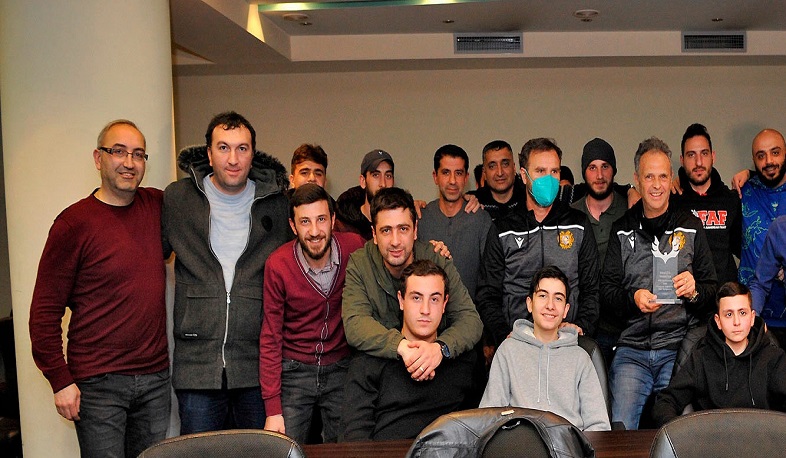 Ֆուտբոլասերները Հայաստանի ազգային հավաքականի գլխավոր մարզչին են հանձնել «ՖԱՖ համակրանք» մրցանակը