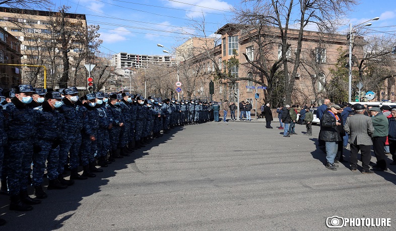 «Հայրենիքի փրկության շարժման» անդամների բողոքի ակցիան նախագահի նստավայրի դիմաց