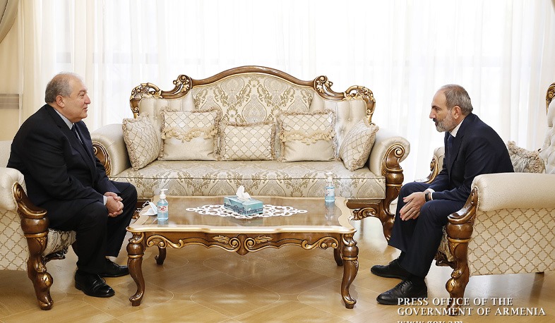 PM Pashinyan meets with President Sarkissian