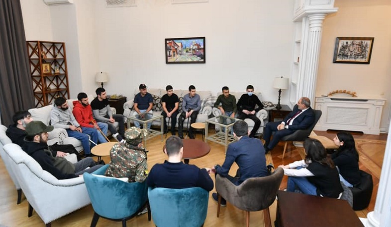 Сегодня мы принимали раненых в войне военнослужащих, добровольцев: Анна Акопян