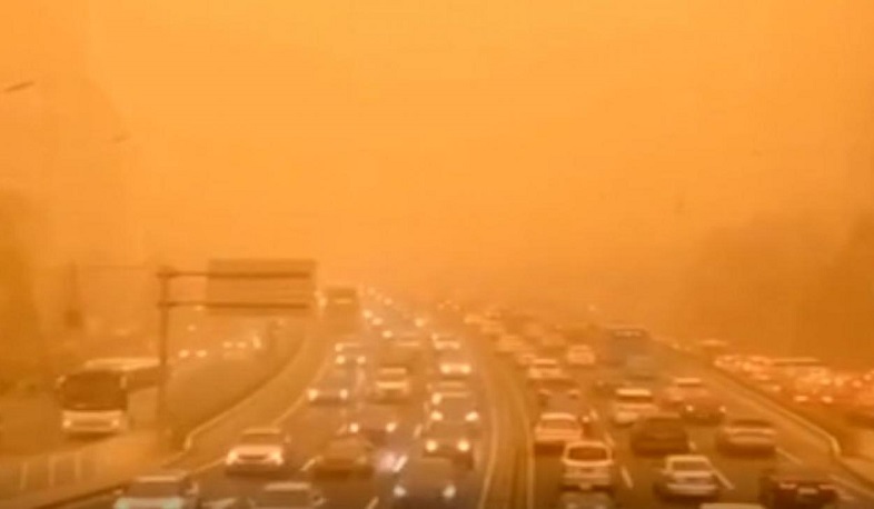 Beijing chokes in duststorm