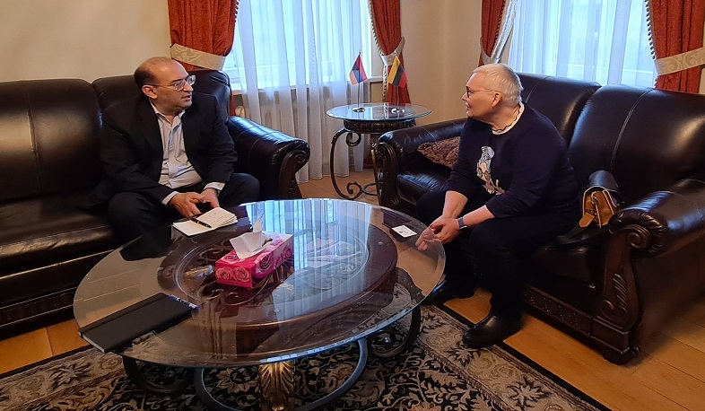 Посол Мкртчян подчеркнул важность возвращения армянских военнопленных в беседе с литовским депутатом Европарламента