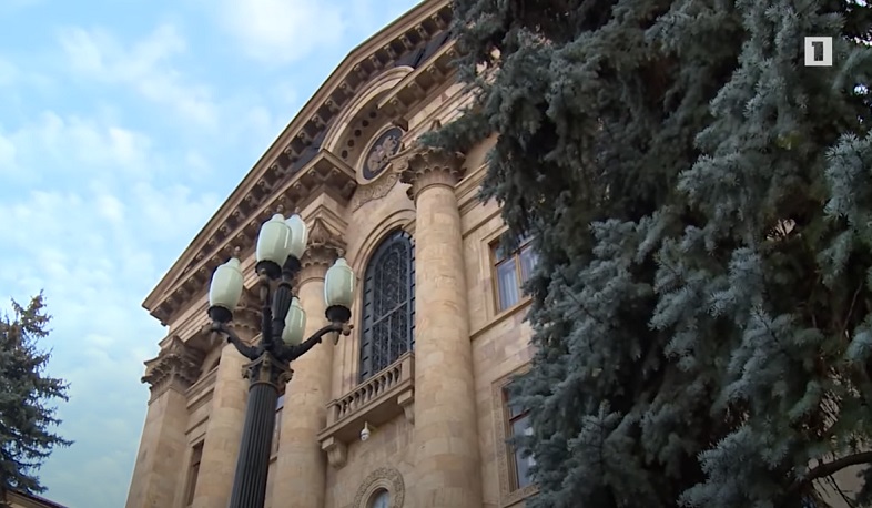 Ալեն Սիմոնյանի համոզմամբ՝ ընդդիմադիր ուժերը փորձում են խուսափել արտահերթից. «Լուսավոր»-ից հակադարձում են