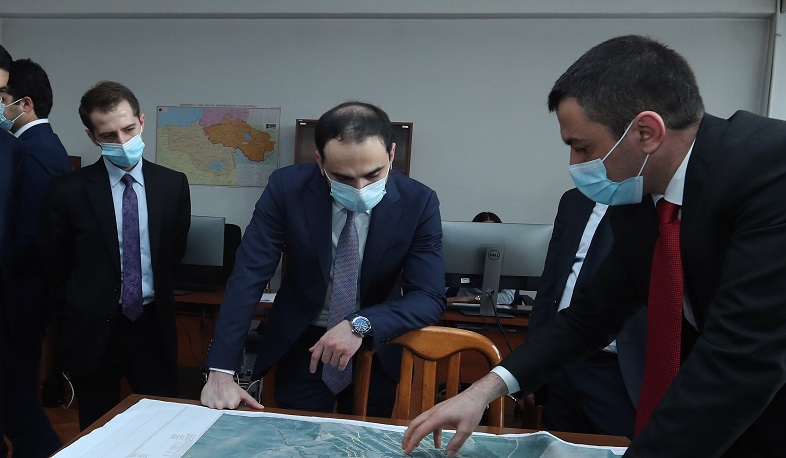 Տիգրան Ավինյանն աշխատանքային շրջայց է կատարել Կադաստրի կոմիտեի գրասենյակներում