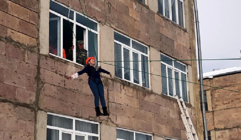 Աշակերտները տարհանվել և պատսպարվել են թաքստոցում. վարժանք Գանձակի դպրոցում