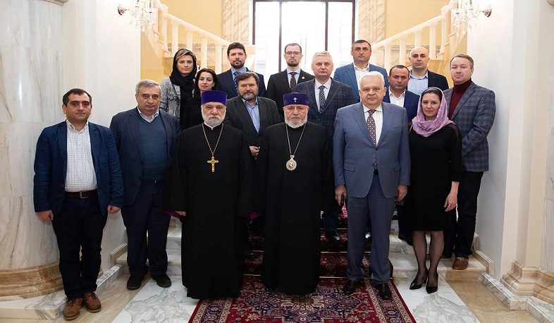 Կաթողիկոսը հանդիպել է Մոսկվայի պայմանագրի 100-ամյակի առիթով հրավիրված կլոր սեղանի մասնակիցների հետ