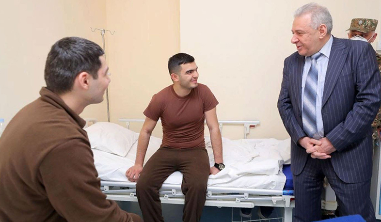 ՀՀ պաշտպանության նախարարն այցելել է զինվորական հոսպիտալ