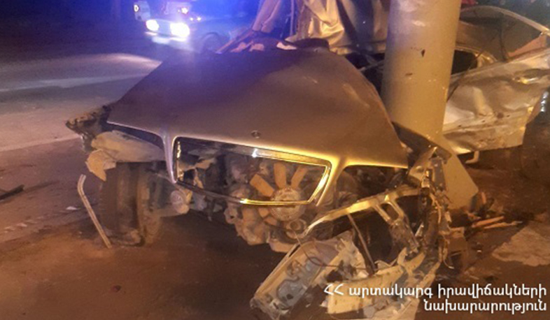 Արմավիրում ավտոմեքենան բախվել գովազդային վահանակի սյանը. կա երկու զոհ