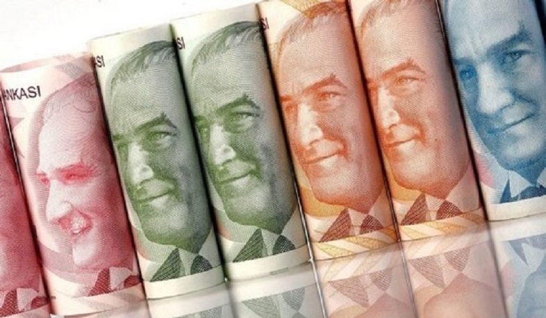 Türk lirəsi prezident Ərdoğanın Mərkəzi Bankının rəhbərinin dəyişdirilməsi qərarından sonra 17% azalıb