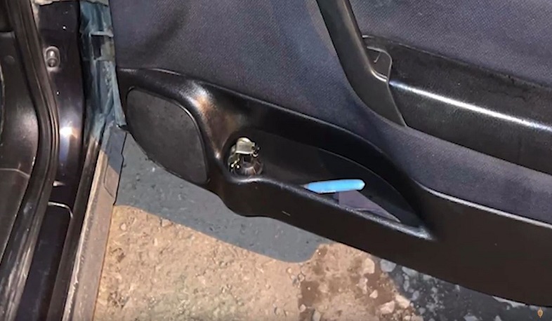 Ոստիկանության Տարոնի բաժին բերման ենթարկվածի մեքենայում պայթուցիչով նռնակ է հայտնաբերվել