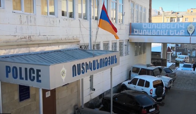 Բազումի ոստիկանները հայտնաբերել են ապօրինի զենք-զինամթերք