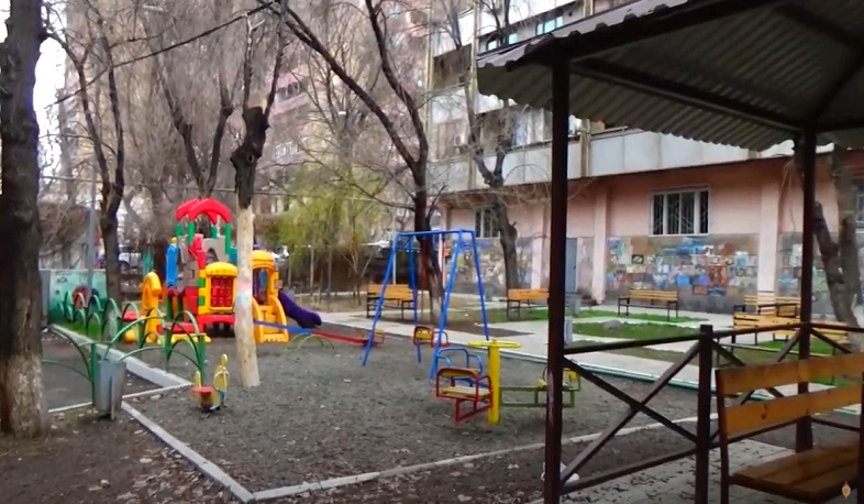 Սարյան փողոցում երկու տղամարդու են դանակահարել