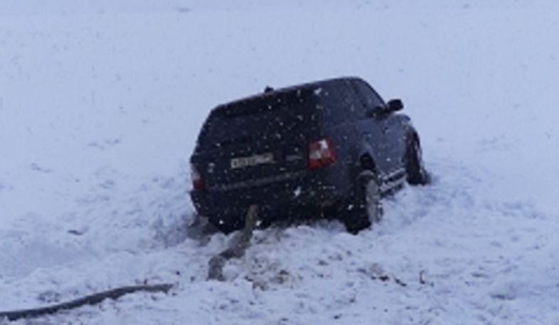 Փրկարարներն արգելափակումից դուրս են բերել 10 ավտոմեքենա, 14 քաղաքացու ցուցաբերել օգնություն