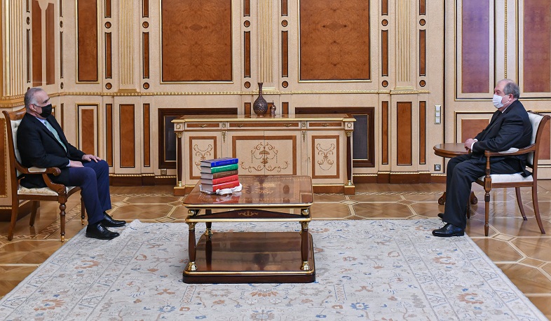 Արմեն Սարգսյանը հանդիպել է Րաֆֆի Հովհաննիսյանի հետ