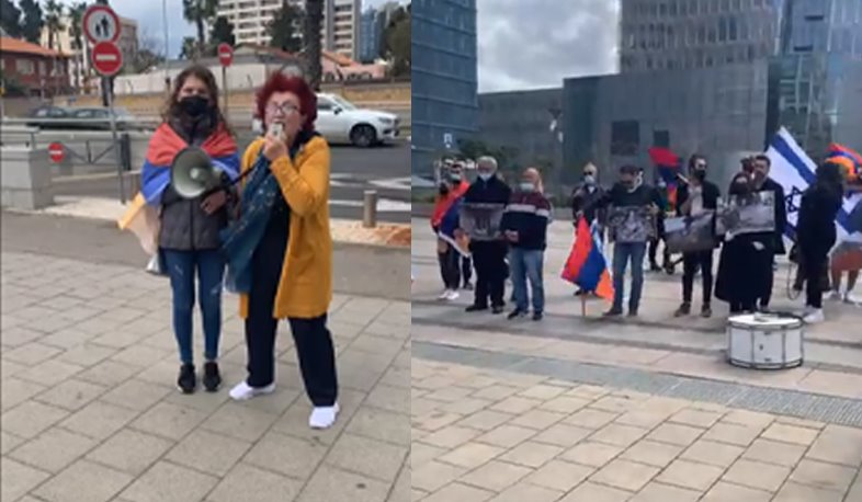 Группа армян провела акцию протеста перед зданием министерства обороны Израиля