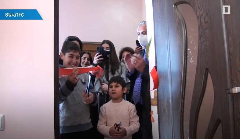 Արցախցի առաջին ընտանիքը վերաբնակեցվեց սահմանամերձ Տավուշում