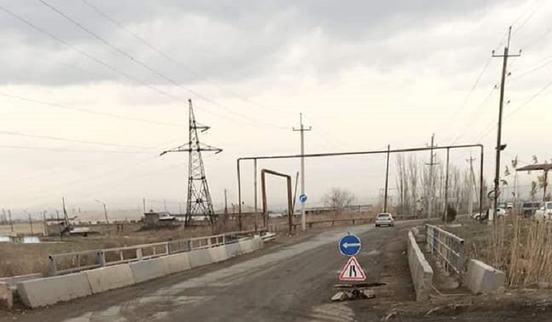 Մասիս-Ջրառատ ճանապարհի կամրջի երթևեկելի հատվածը միակողմանի փլուզվել է. ՏԿԵՆ