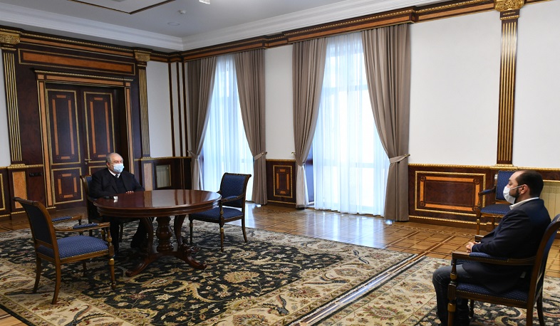 Արմեն Սարգսյանն ընդունել է Dasaran կրթական ծրագրի հիմնադրին